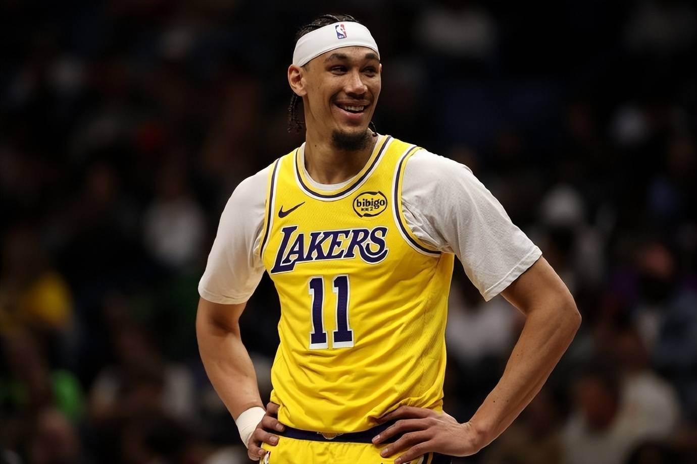 142：111！湖人终于找对节奏，混合防守产生连锁反应，艾顿清醒了